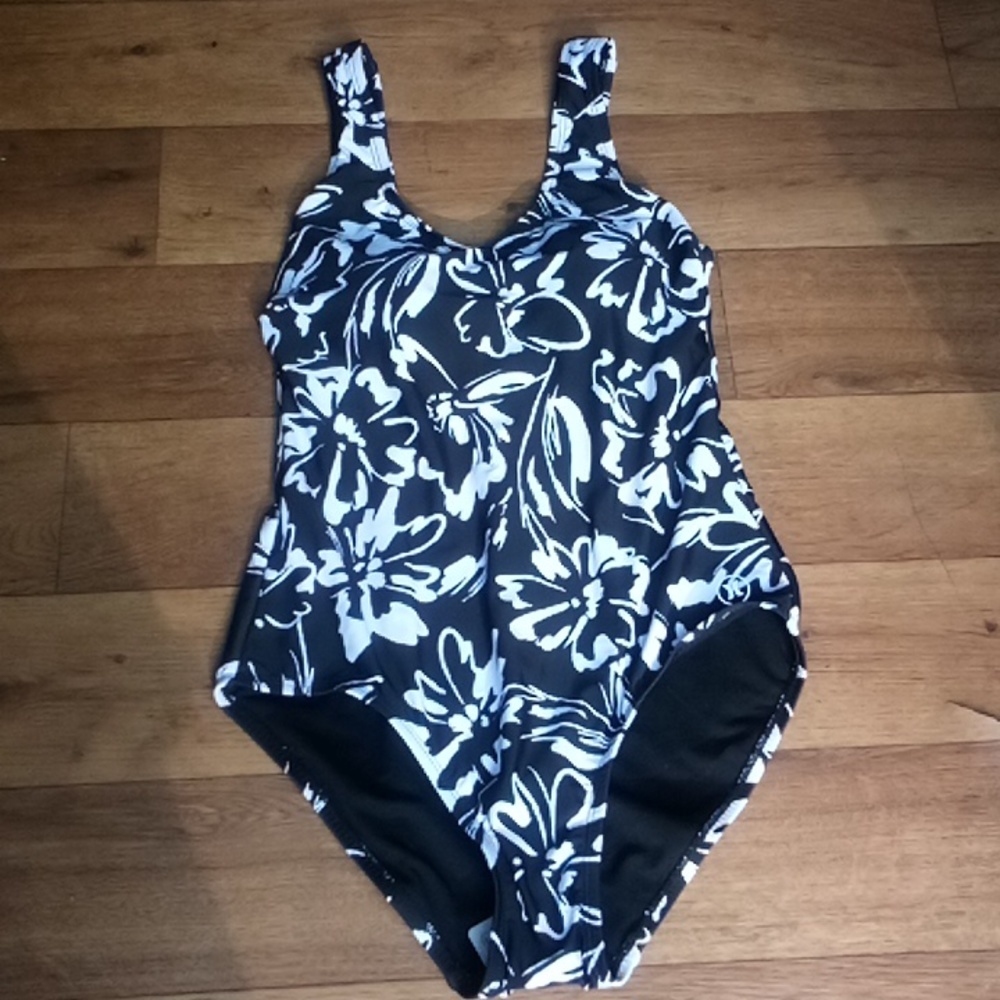 NWOT "Hurley" black/white 1 pc bathing suit